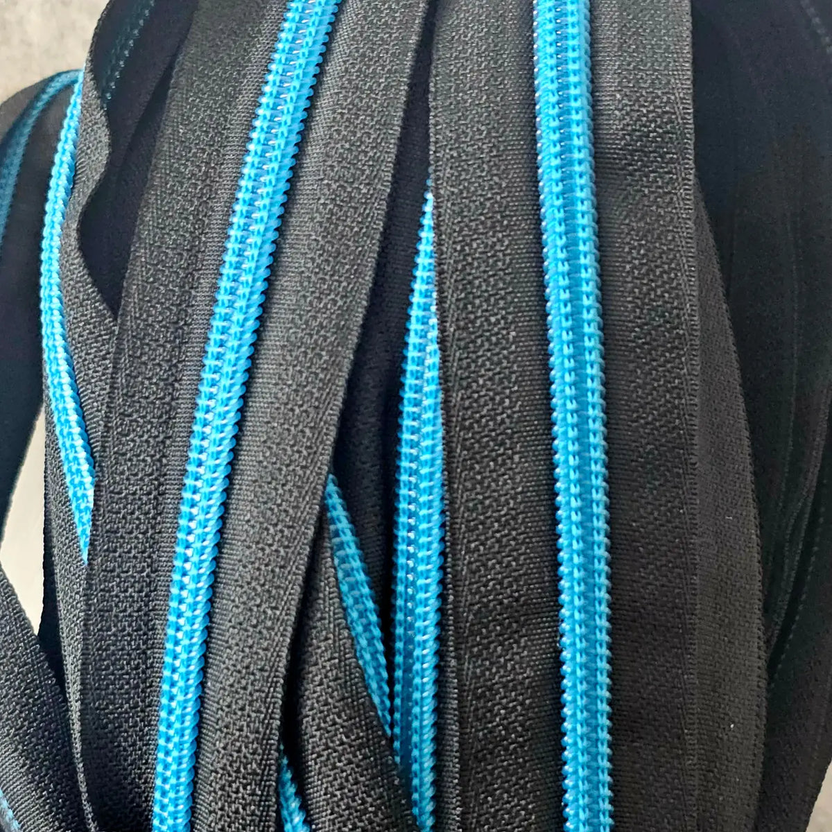 Endlosreißverschluss Schwarz | Blau matt - Gr.5