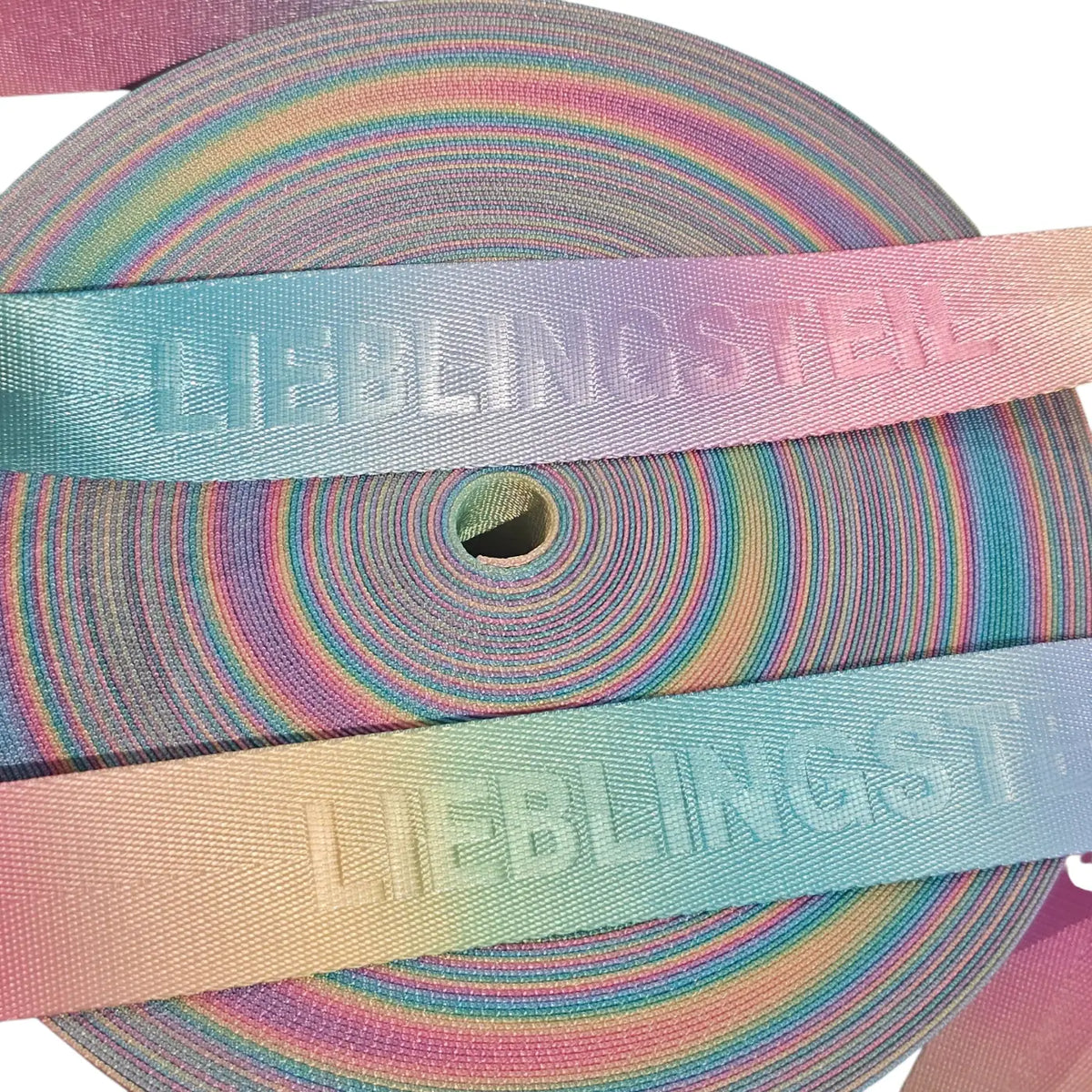 Gurtband Eigenproduktion embossed ’Lieblingsteil’ | Pastell
