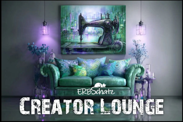 Eine Nähmaschine im Vintage-Stil, dargestellt in einer stilisierten Malerei mit Grün- und Purpurtönen, die über einem Teal-Samtsofa montiert ist.