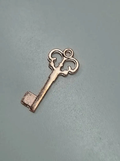 Anhänger/Charm kleiner Schlüssel
