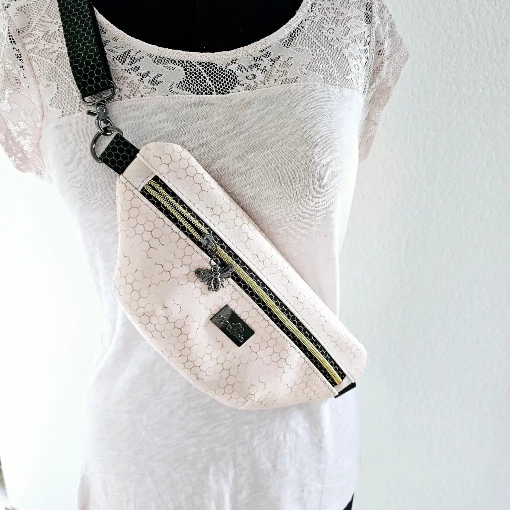 BigFannyPack Bienenliebe