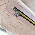 BigFannyPack Bienenliebe