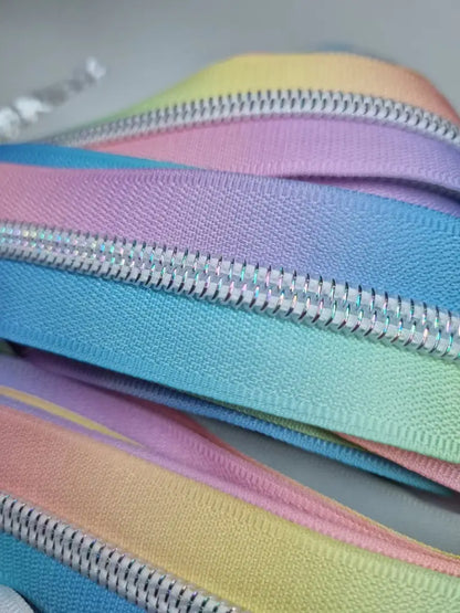 Endlosreißverschlüsse bedruckt Black Star und White Rainbow