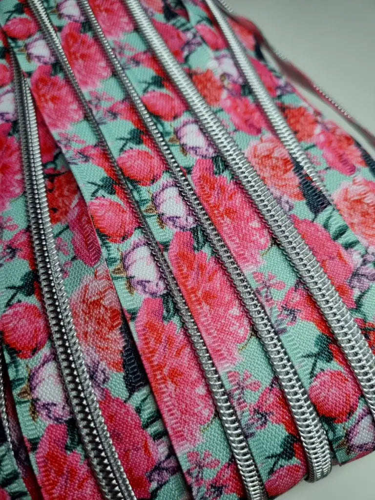 Endlosreißverschlüsse bedruckt Tier- und Blüten- Designs