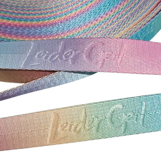 Gurtband Eigenproduktion embossed ’LeiderGeil’ | Pastell