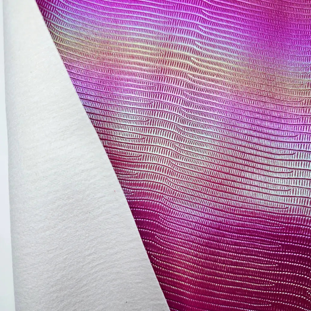 Kunstleder Holoshimmer Embossed Stripes Rollen 30 x 135 cm