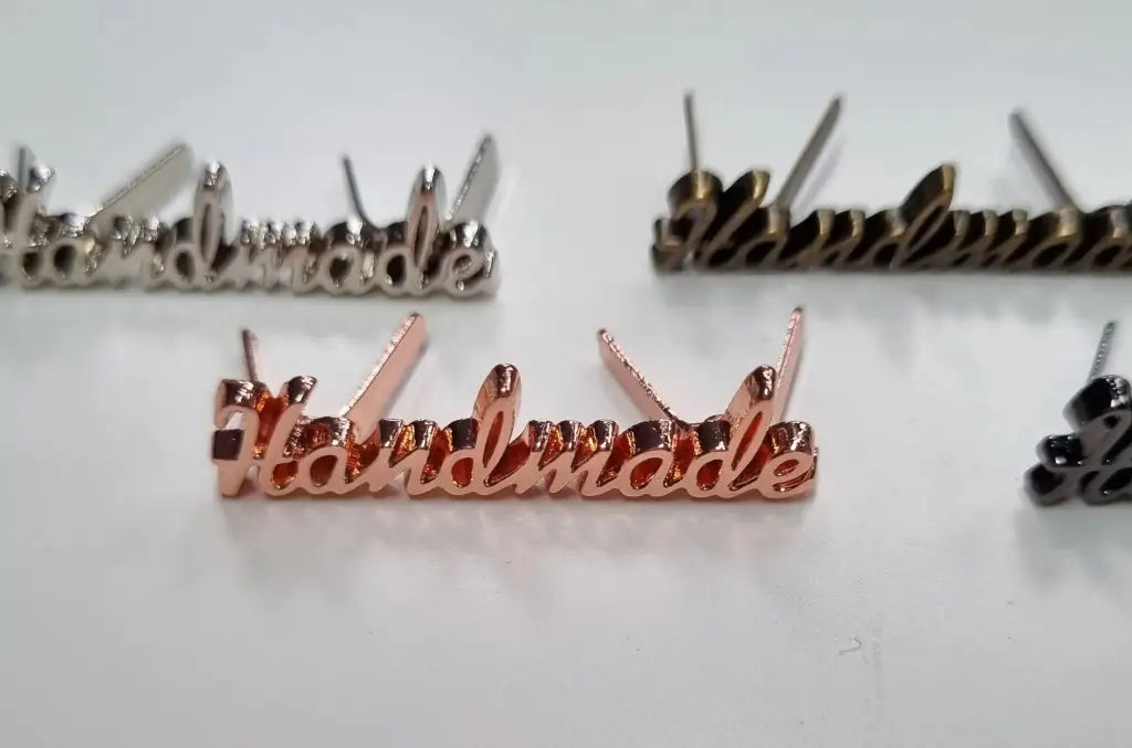 Metall Label ’Handmade’ Schreibschrift Gold