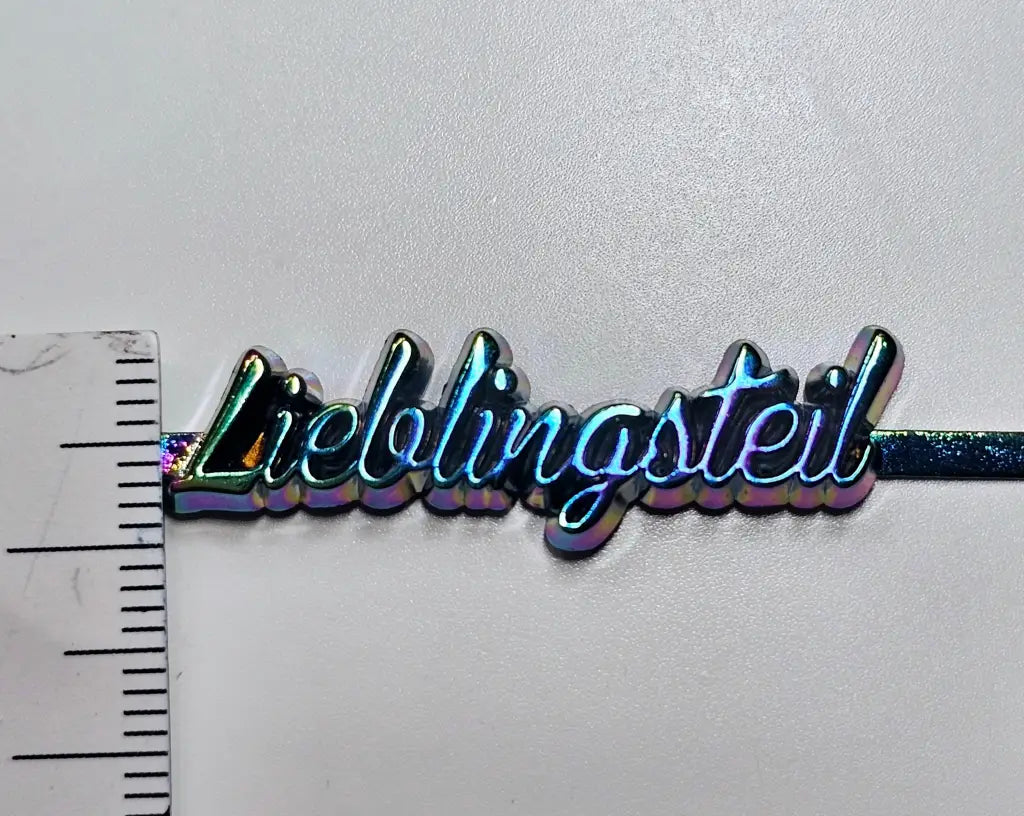 Metall Label ’Lieblingsteil’ Schreibschrift Rainbow