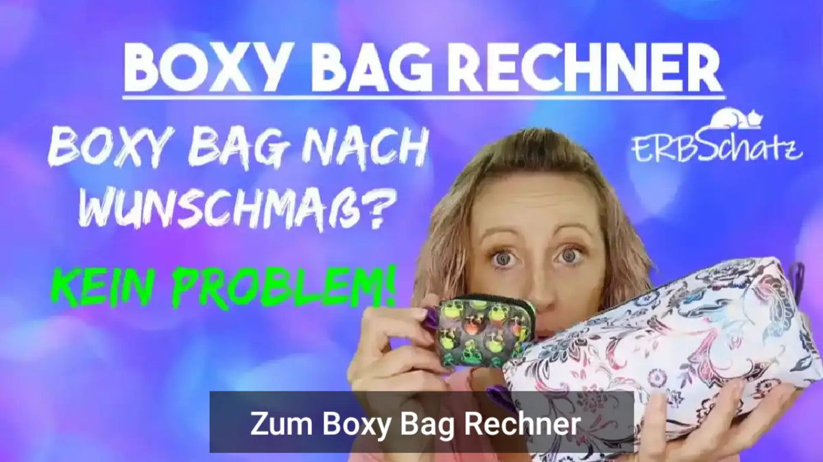 Eine strukturierte, weiße und violette Kulturbeutel-Tasche mit einem floralen Design.