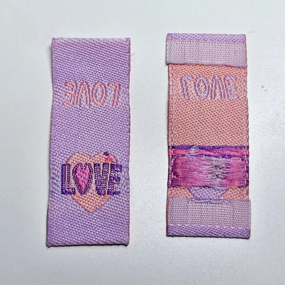 Stoff-Label ’Love’ zum Einnähen Lavendel