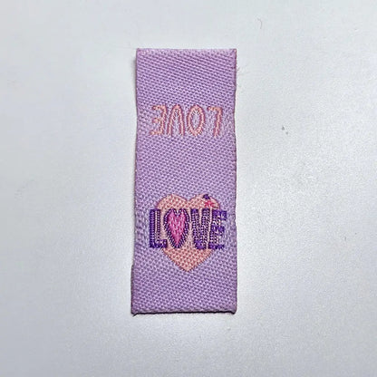 Stoff-Label ’Love’ zum Einnähen Lavendel