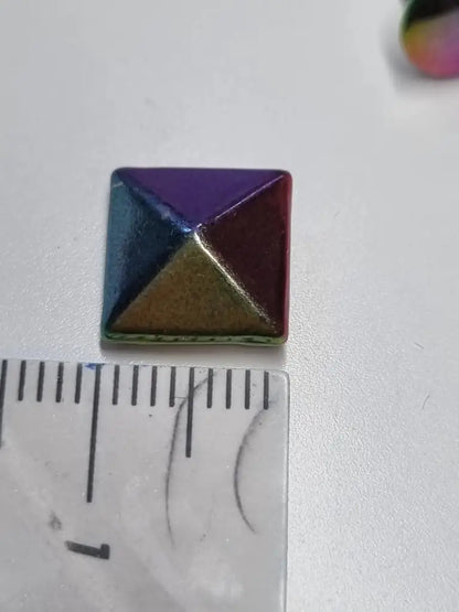 Viereck Niete Pyramide Rainbow 9/10 mm