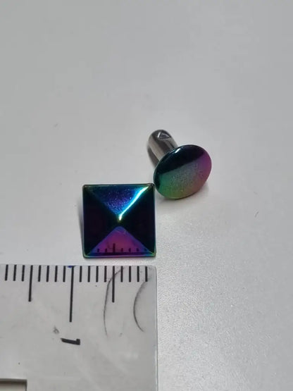Viereck Niete Pyramide Rainbow 9/10 mm